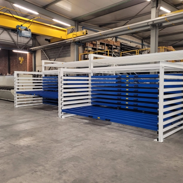 Expandable plate and tube racks