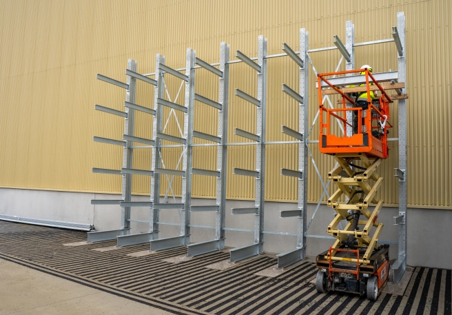Cantilever racking for outdoor storage of long goods at Elia