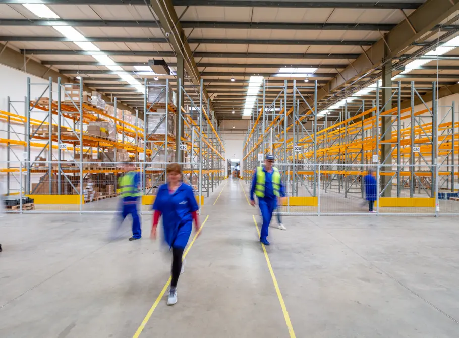 LOOKING FOR A PARTNER TO ASSEMBLE OR DISASSEMBLE STORAGE SYSTEMS? CONTACT US!
