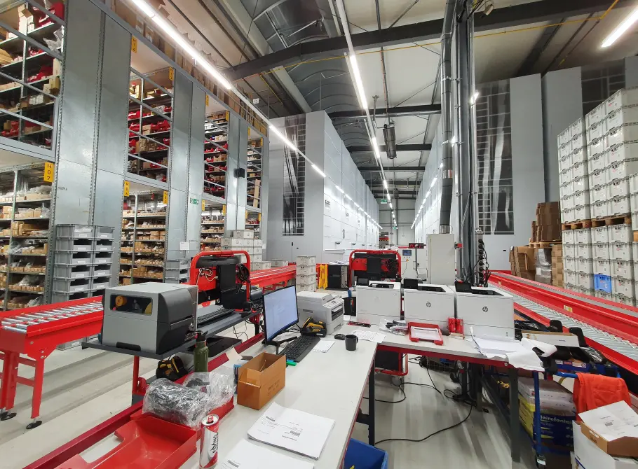 Moving a <span>dynamic warehouse</span>