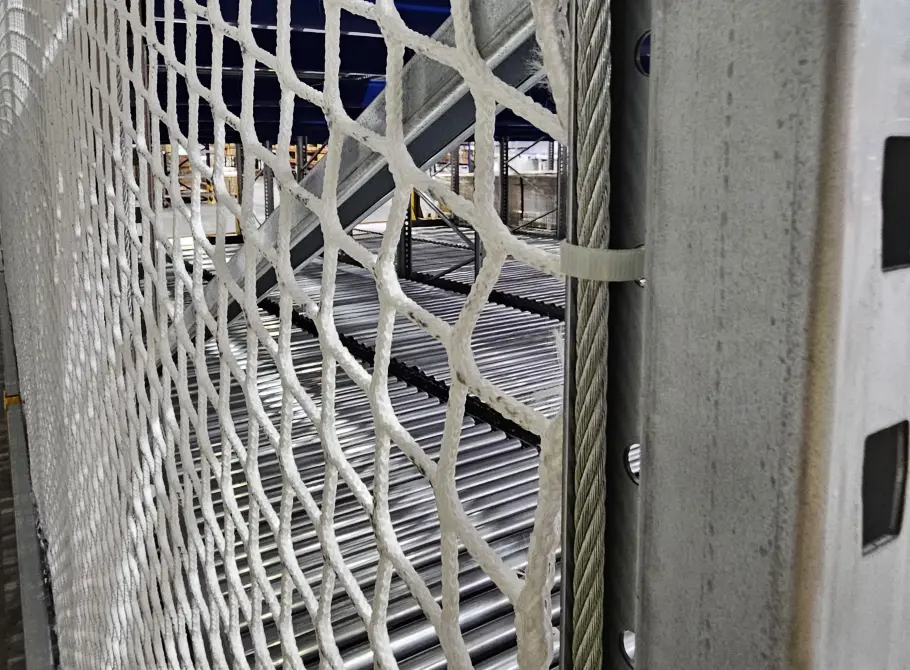 Do you want to make storage safer with safety nets or mesh walls? <span>Contact us for the possibilities!</span>