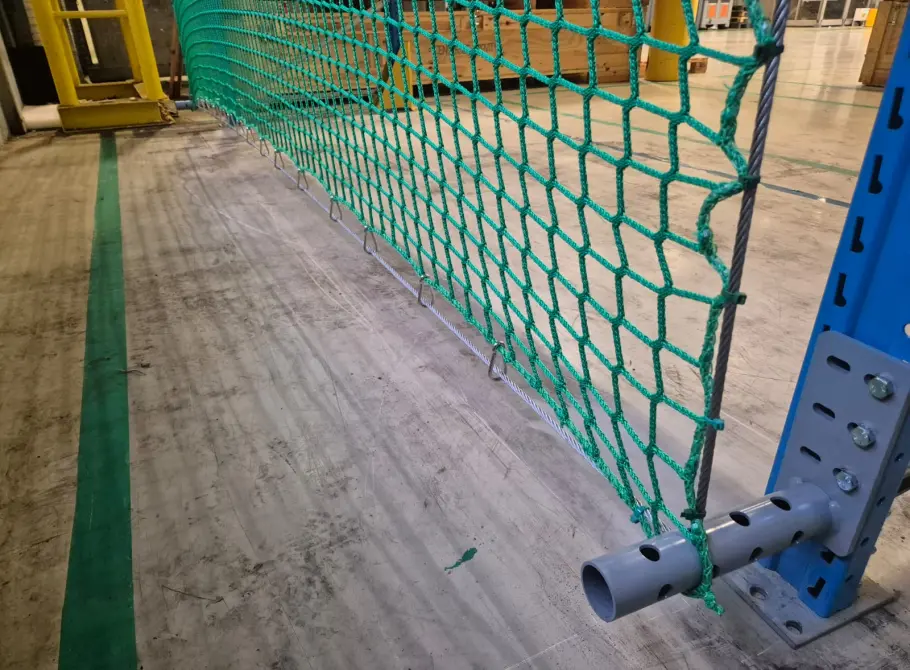 Do you want to make storage safer with safety nets or mesh walls? <span>Contact us for the possibilities!</span>