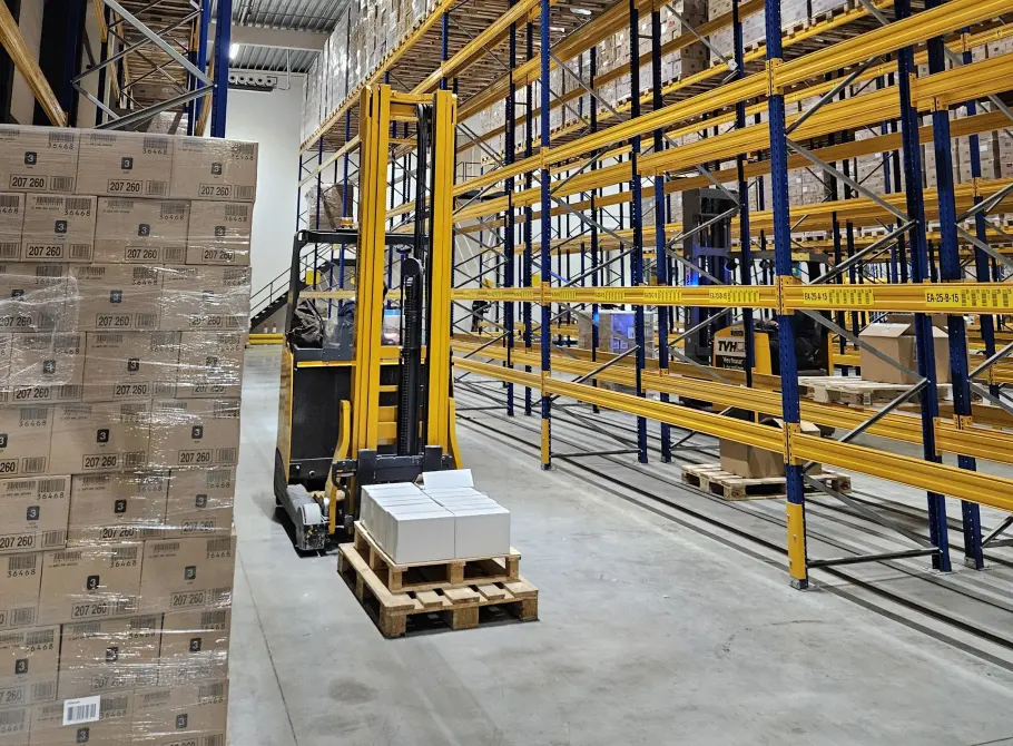 A warehouse move without downtime